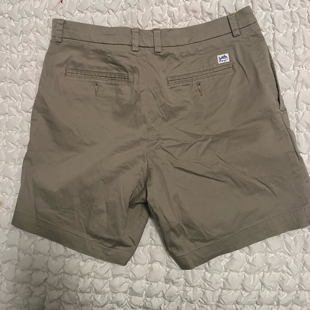 Men’s Southern Tide classic Fit short. Size 34!
